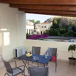 Shalom Luxury Kondilaki بيت ضيافة 4*